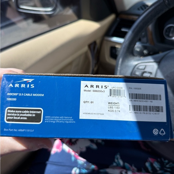 SURFboard SB8200 White Cable Modem - Picture 4 of 7